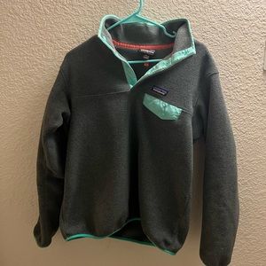 Medium Patagonia Lightweight Snap-t Pullover, grey with teal, fleece material